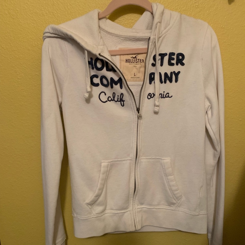Hollister Large sweater with good, gently used few times.